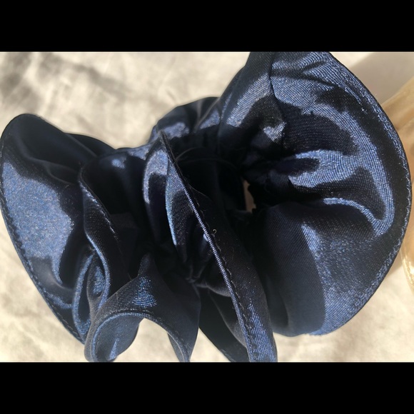 2 x Satin Scrunchies - Cream and Navy NWOT - Picture 8 of 12